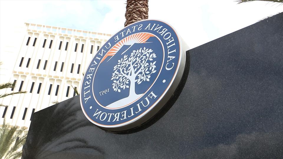 CSUF Seal statue